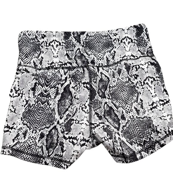 Gray Black And White Snakeskin Pattern Shorts Women Size Small - Picture 7 of 7